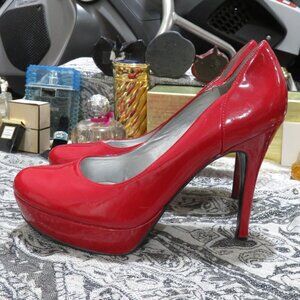 BOGO Guess Vibrant Red patent leather platform pumps heels stilettos size 9 sexy